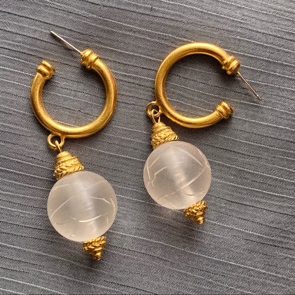 Jewelry - Gold colored Drop Earrings